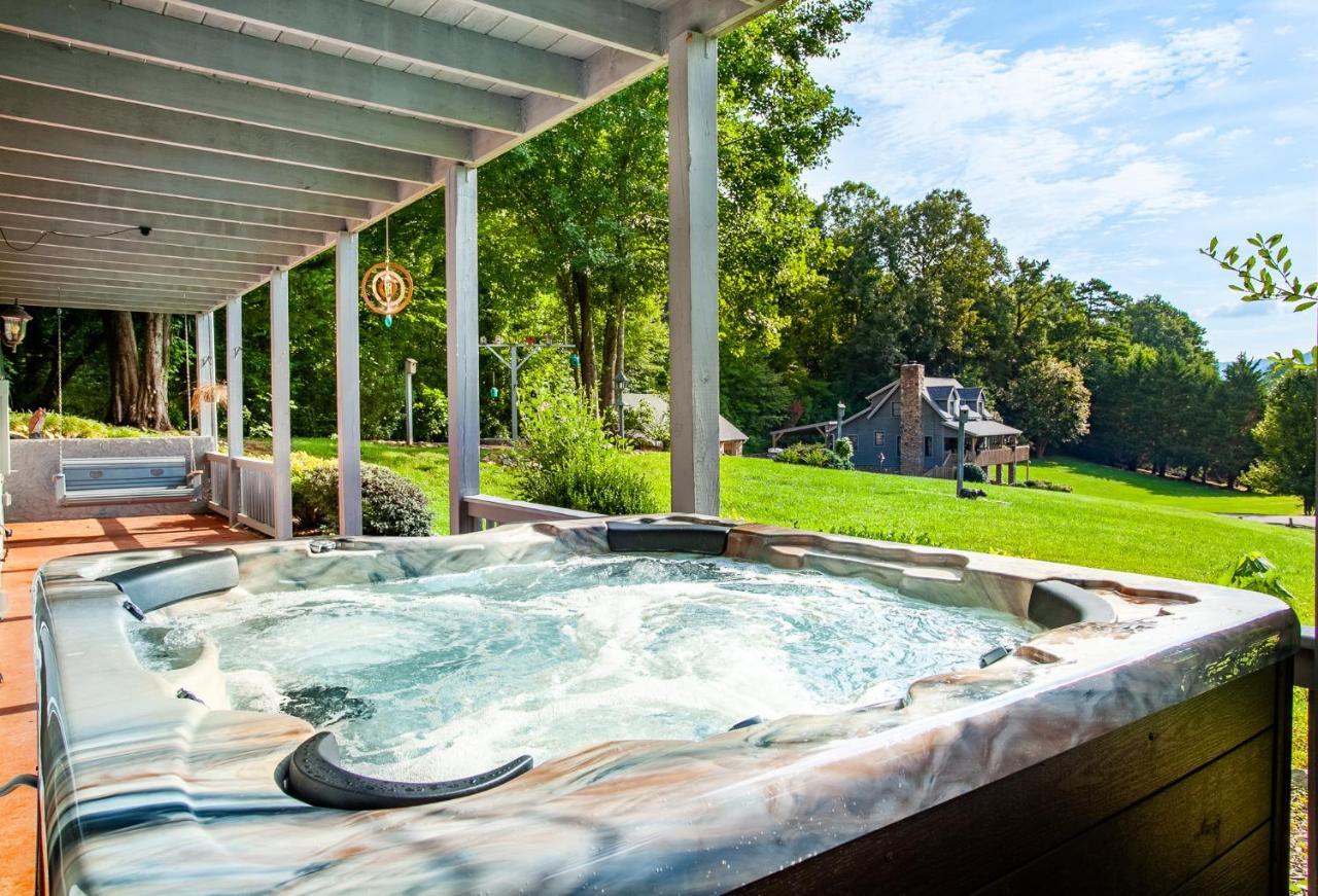 Ole Smoky Bnb - Game Room, Hot Tub, Mtn Views! بيدجن فورج المظهر الخارجي الصورة