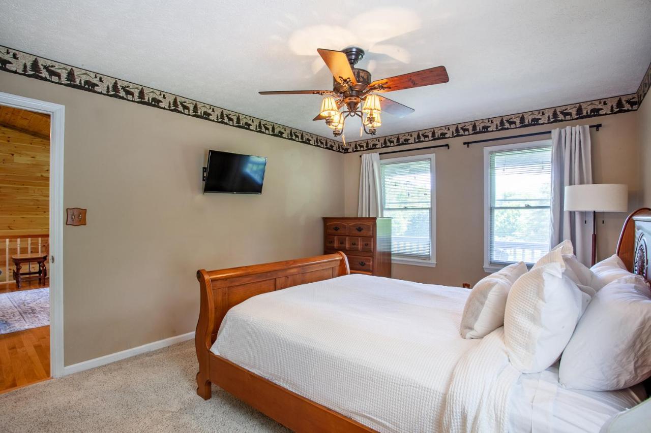 Ole Smoky Bnb - Game Room, Hot Tub, Mtn Views! بيدجن فورج المظهر الخارجي الصورة