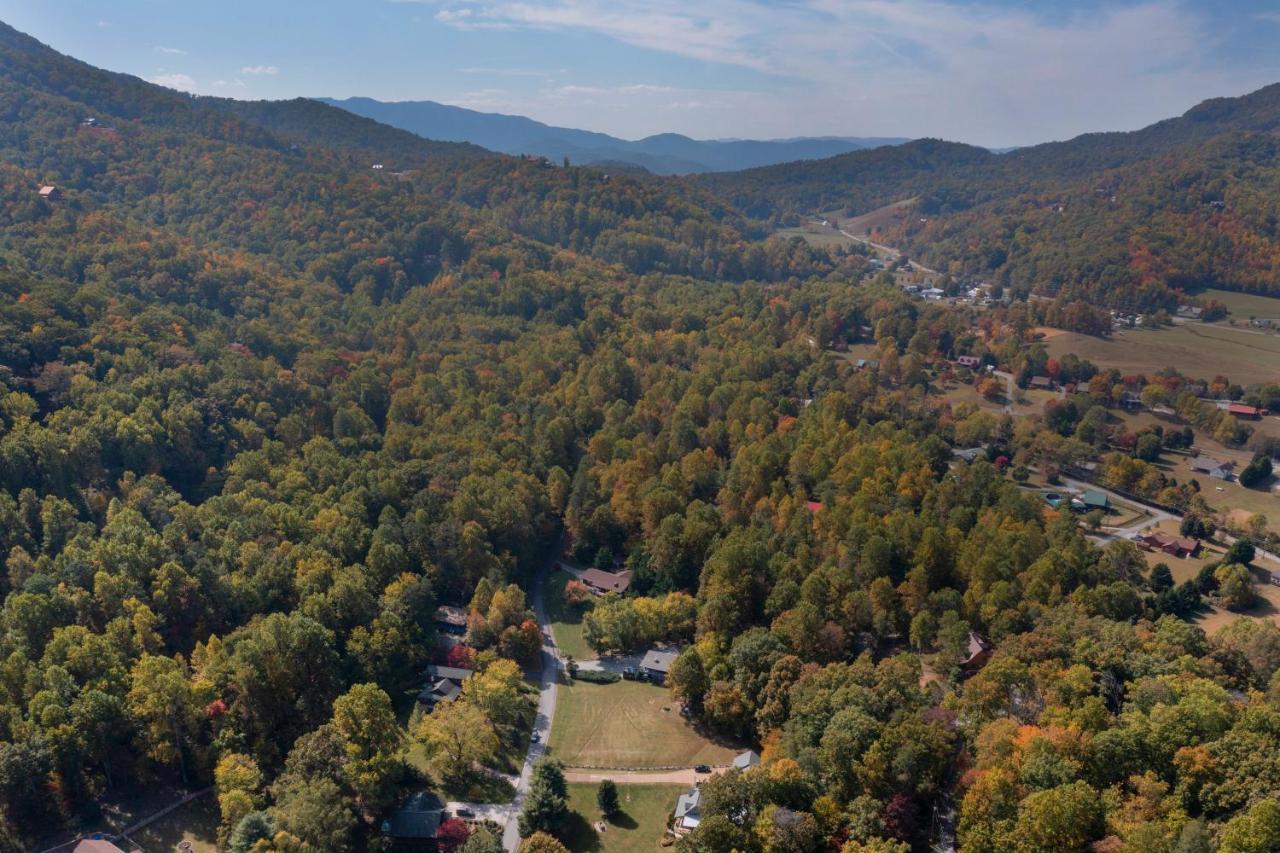 Ole Smoky Bnb - Game Room, Hot Tub, Mtn Views! بيدجن فورج المظهر الخارجي الصورة