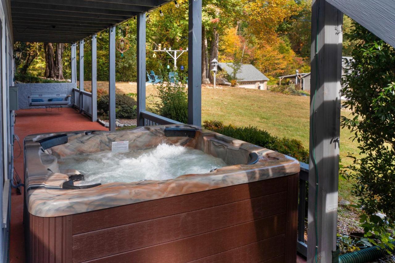 Ole Smoky Bnb - Game Room, Hot Tub, Mtn Views! بيدجن فورج المظهر الخارجي الصورة